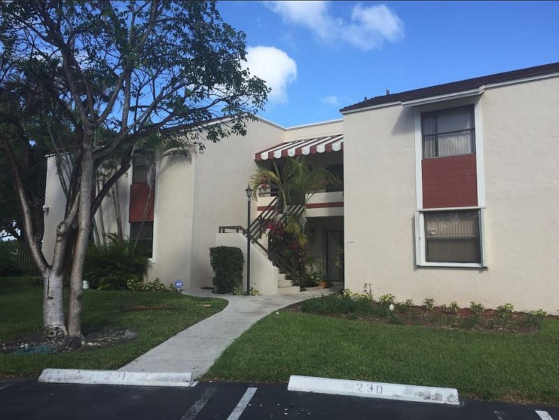 1st image of 20205 NE 3rd Ct APT 4