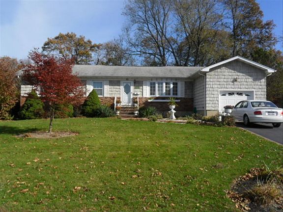 5th image of 22 Denise Dr