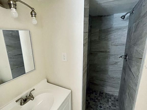 5th image of 1157 Drew St #D