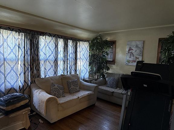 3rd image of 2431 Jerome BOULEVARD
