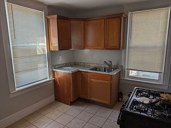 3rd image of 1527 Ogden Ave Floor 1
