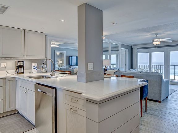 5th image of 4715 Thomas Dr Unit 401A