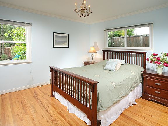 5th image of 22732 Clarendon St
