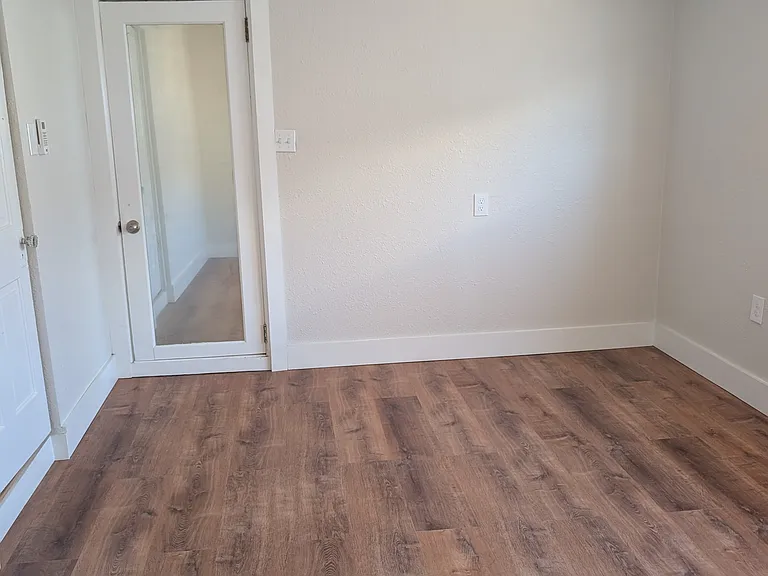 70 Pittsburg Ave — Photo 10