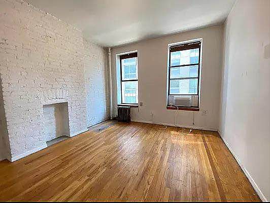 3rd image of 447 W 37th St APT 5rw