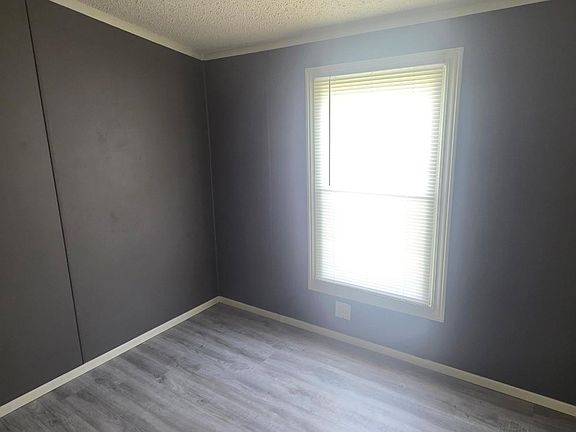 4th image of 612 E 4th St