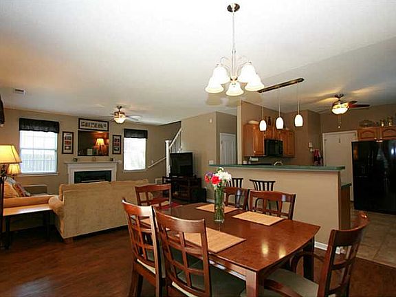 3rd image of 200 Southlake Pl