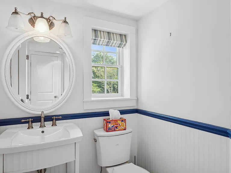 37 Beach Ln — Photo 28