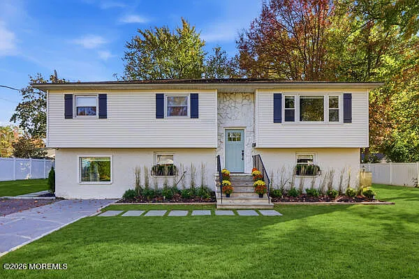 4 bed, $6,000 — Photo 2