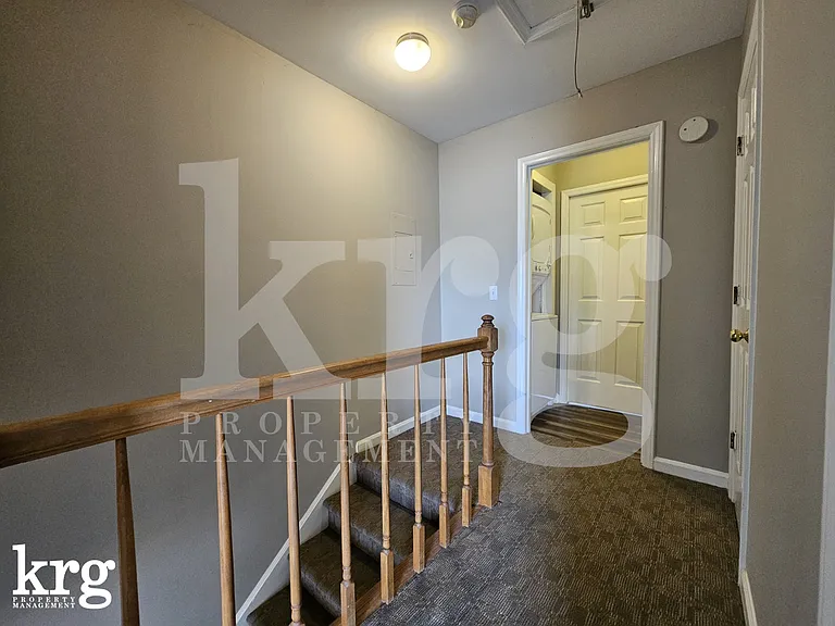 521 Tate St — Photo 6