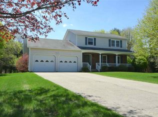 4 Roxbury Ct, Clifton Park, NY 12065
