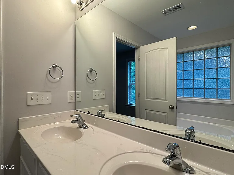 202 Cypress Hill Ln — Photo 28