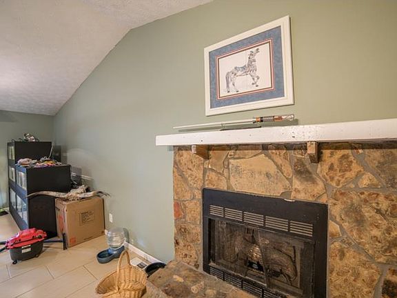 4th image of 2922 Hillwood Dr