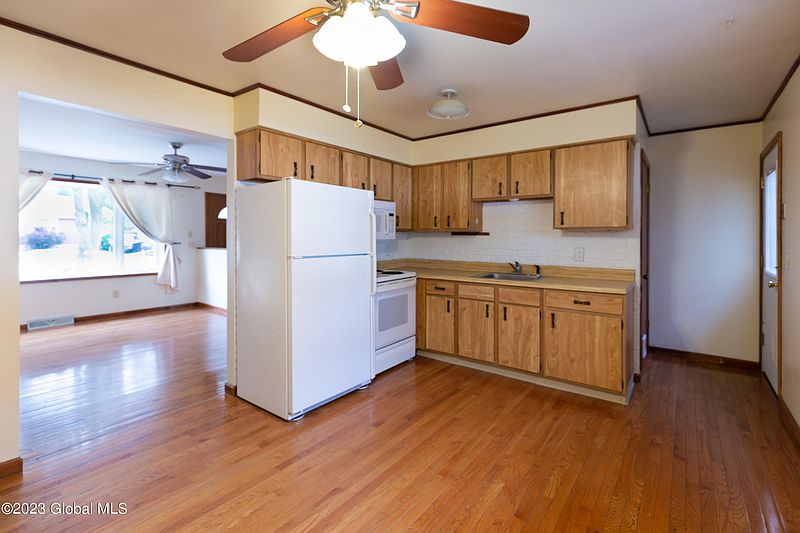 3rd image of 28 Ballina Street