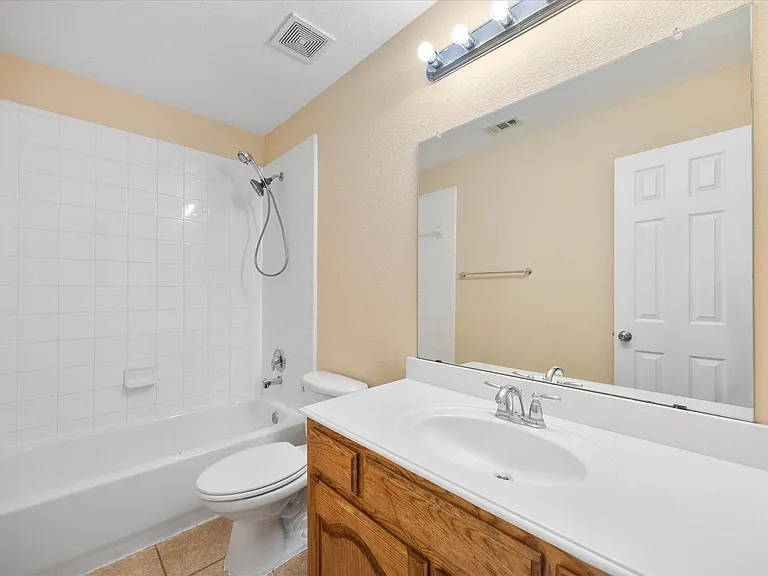 1100 Camelot Dr — Photo 20