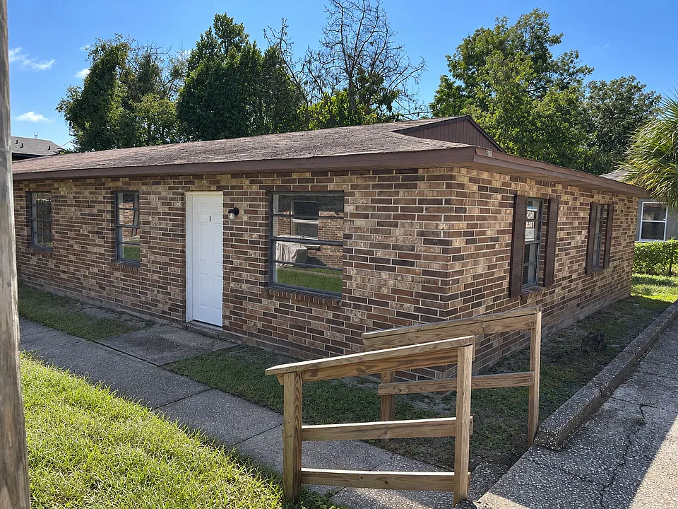 911 N Iowa Ave #1