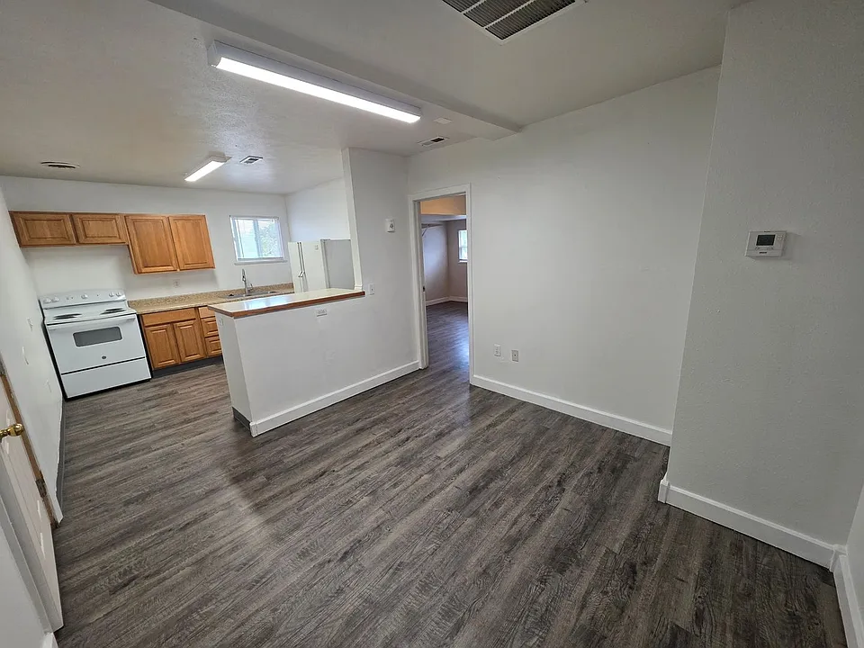 613 W Knox Ave