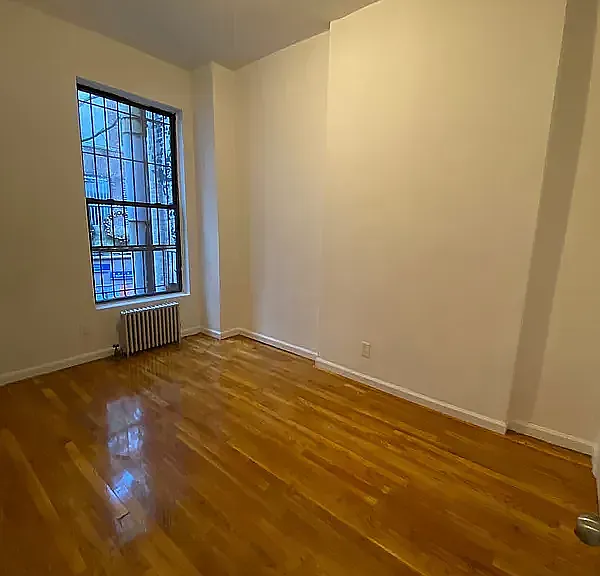 418 W 56th St #1R — Photo 8