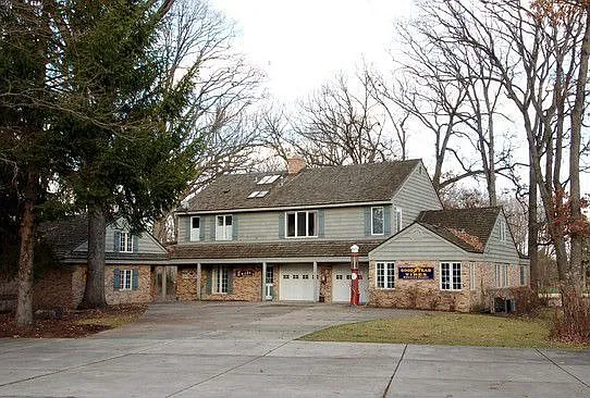 3111 White Oak Ln photo 1