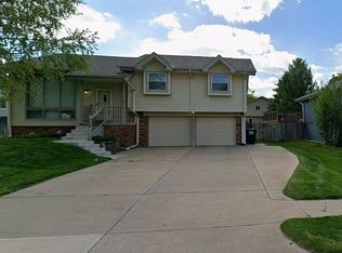 304 Overland Trl, Papillion, NE 68046