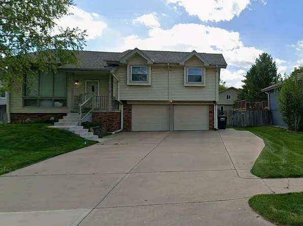 304 Overland Trl, Papillion, NE 68046
