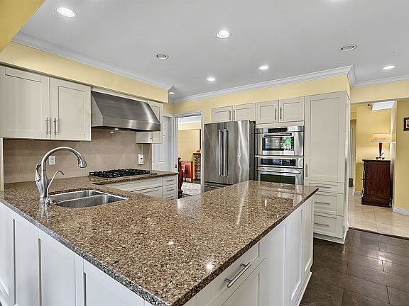 4th image of 2092 148th St