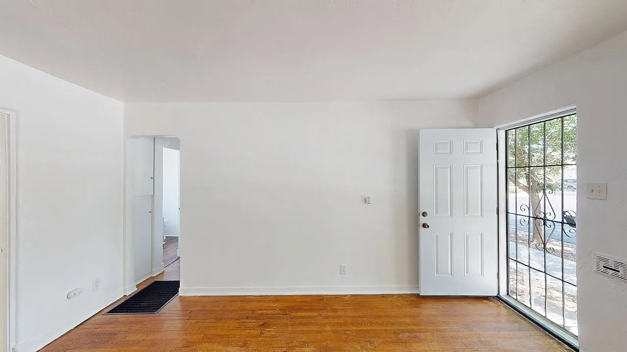 800 Kent Ave NW- 1 Bedroom Apartments in Beautiful Downtown Compound — Photo 2