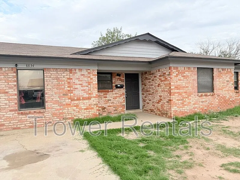 4 bed, 2.0 bath, 1916 sqft, $1,900 — Photo 2