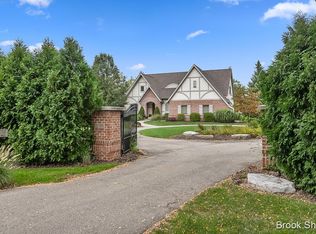 2505 Robinson Rd SE, Grand Rapids, MI 49506