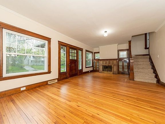 2nd image of 3107 Essex Rd