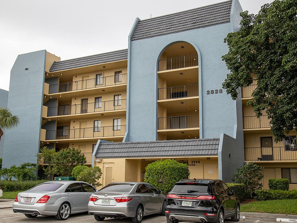 1st image of 2828 Tennis Club Dr APT 401