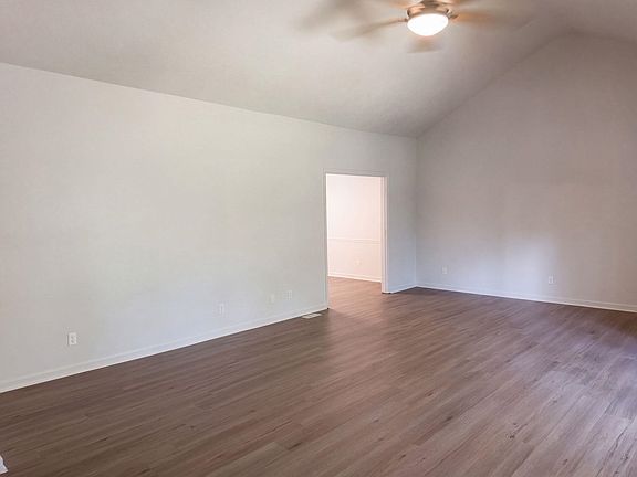 3rd image of 675 Jenny St