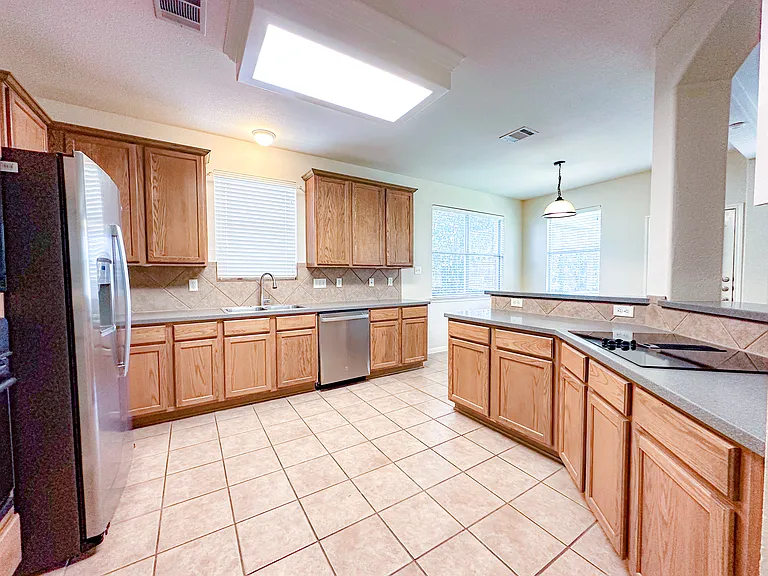 2033 Dove Crossing Dr — Photo 2