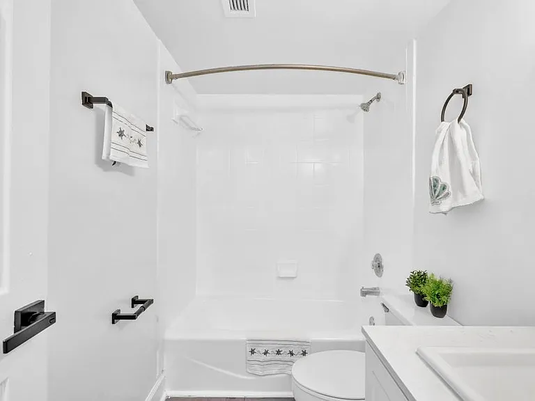 Nottingham Pine Luxury Apartment Homes — Photo 45