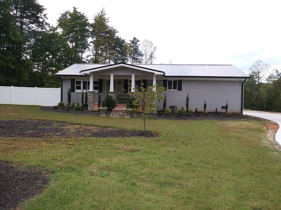 4 Bedroom 4 1/2 bath on 1.15acres