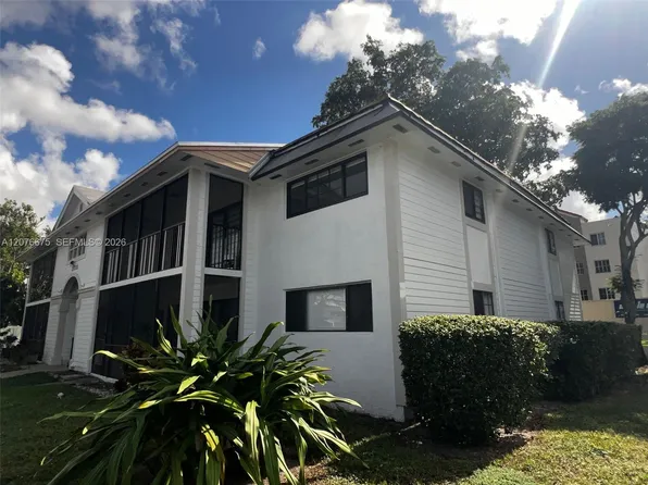 18755 NW 62nd Ave APT 204, Hialeah, FL 33015