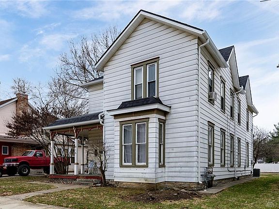 4th image of 416 Montgomery St