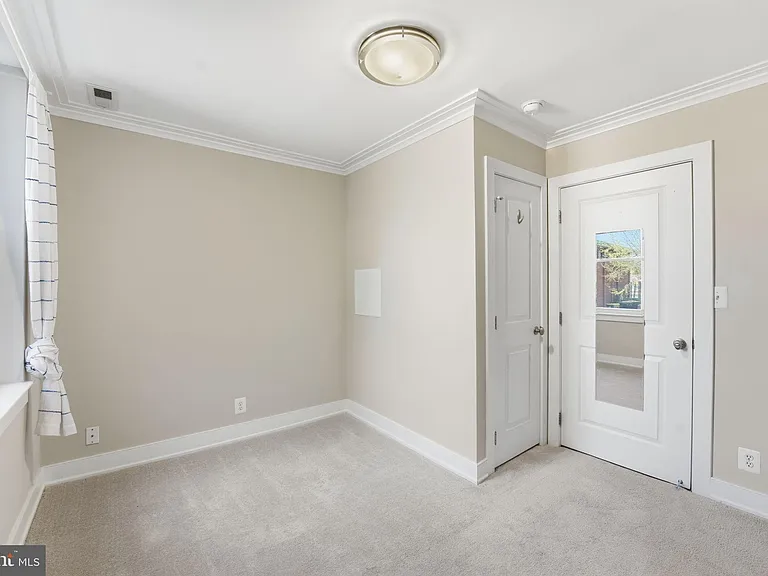 14 S St NE #201 — Photo 23