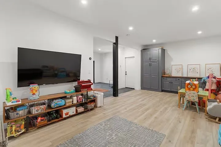 570 Tyner Way — Photo 14