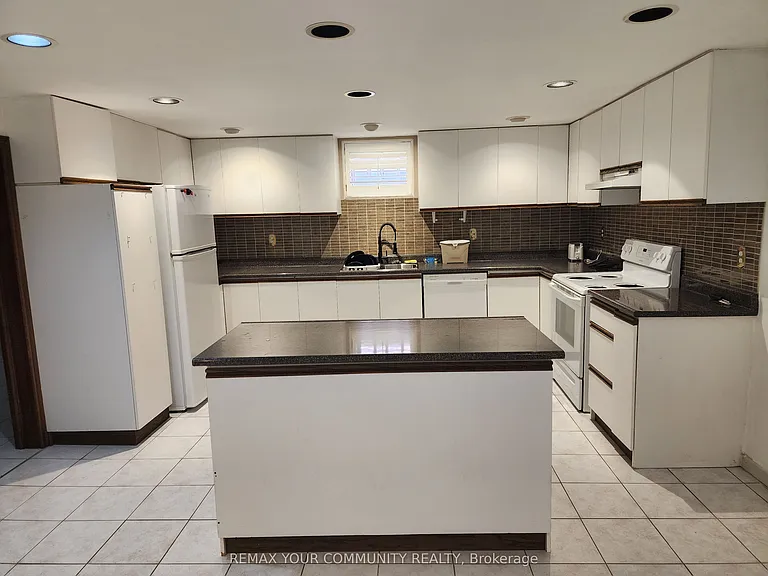 52 Flushing Ave #BASEMENT — Photo 3