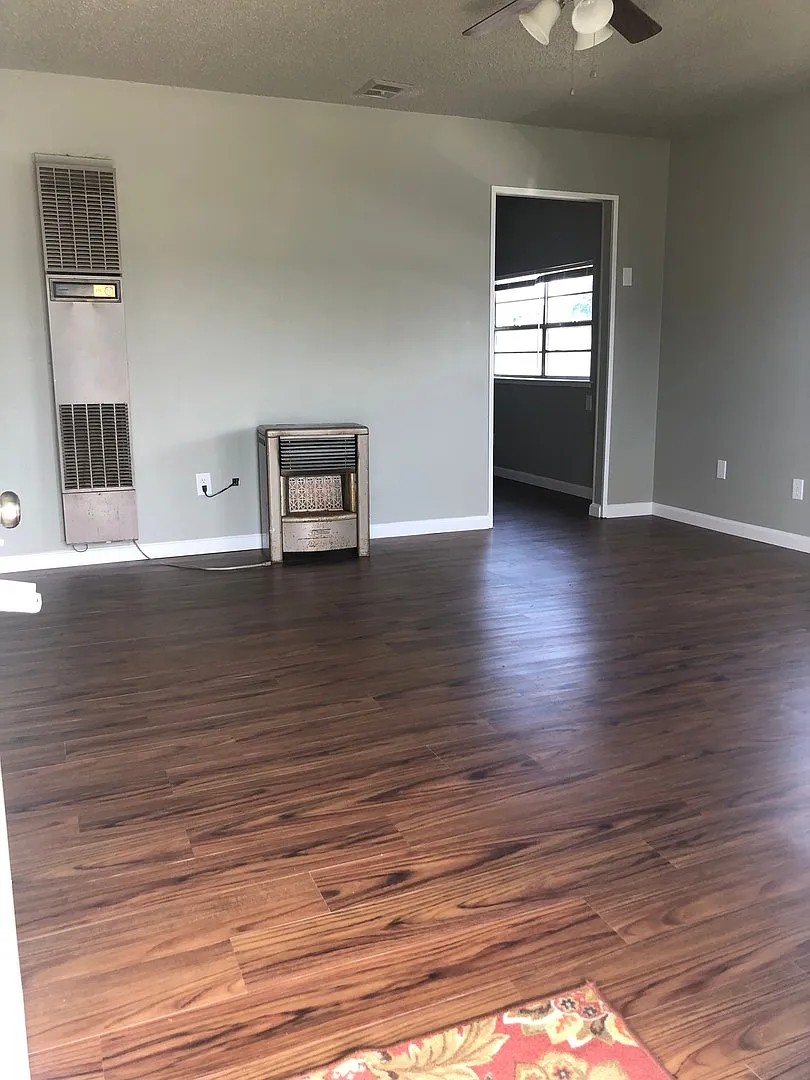Available November - Cute 3 bed/1 bath! — Photo 3
