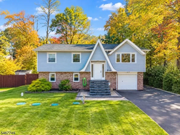 13 Adelphi Trl, Hopatcong Boro, NJ 07843
