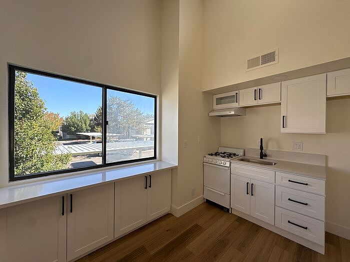 1st image of 2445 Sycamore Glen Dr #1