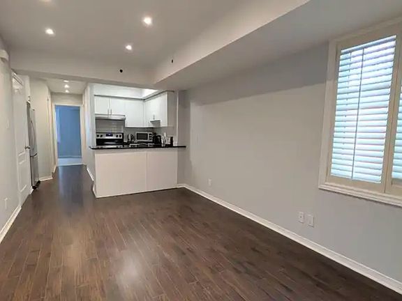 4th image of 12 Sudbury St #3016