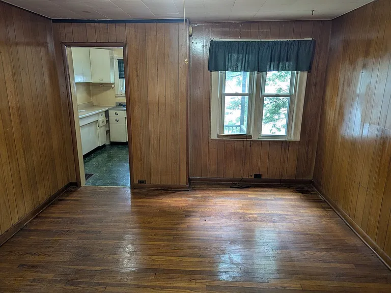 1543 Louisa St — Photo 4
