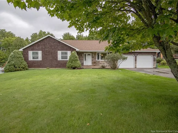 17 Lionel Dr, Quispamsis, NB E2E 1K3