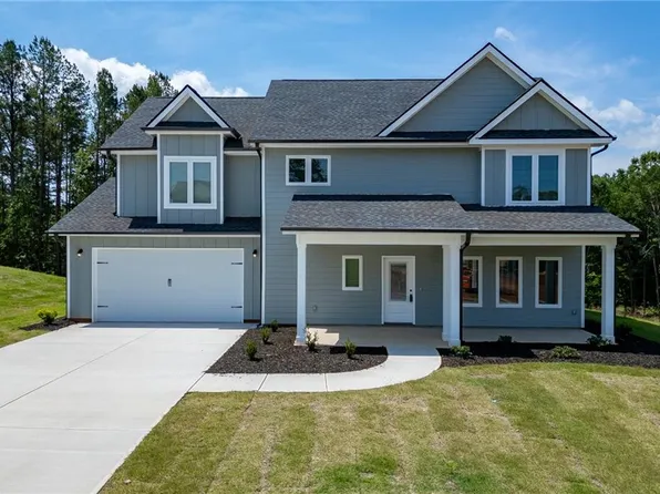 137 Boulder Dr, Toccoa, GA 30577