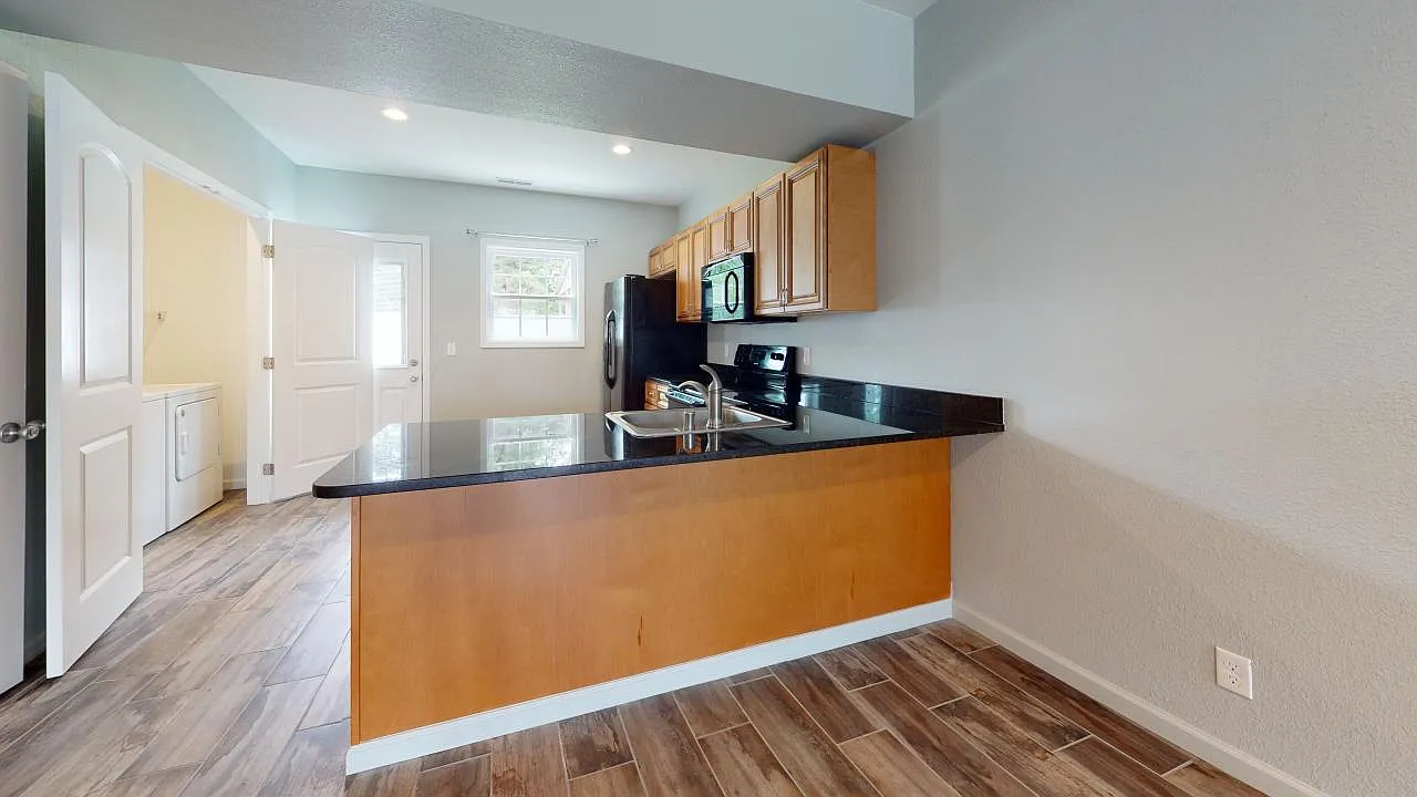 1407 Poplar Street Bld. 6 - 605 — Photo 1