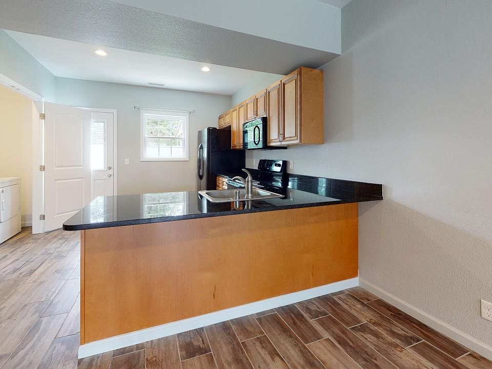 1st image of 1407 Poplar St APT 605
