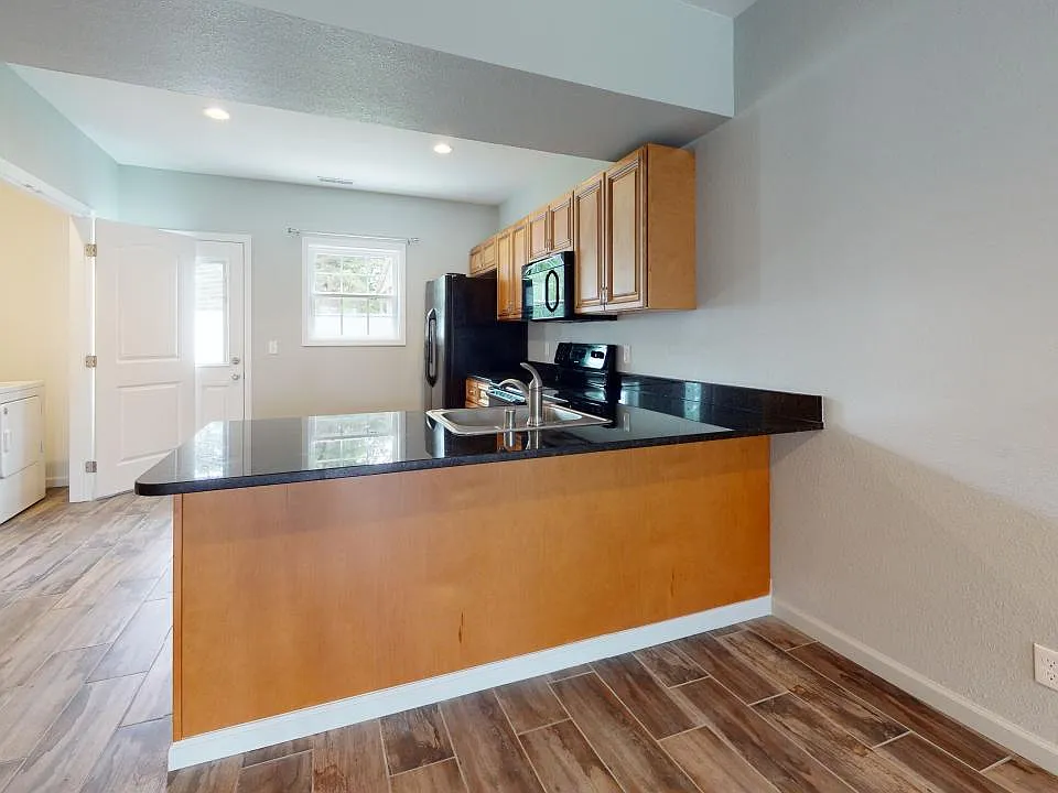 1407 Poplar St #605